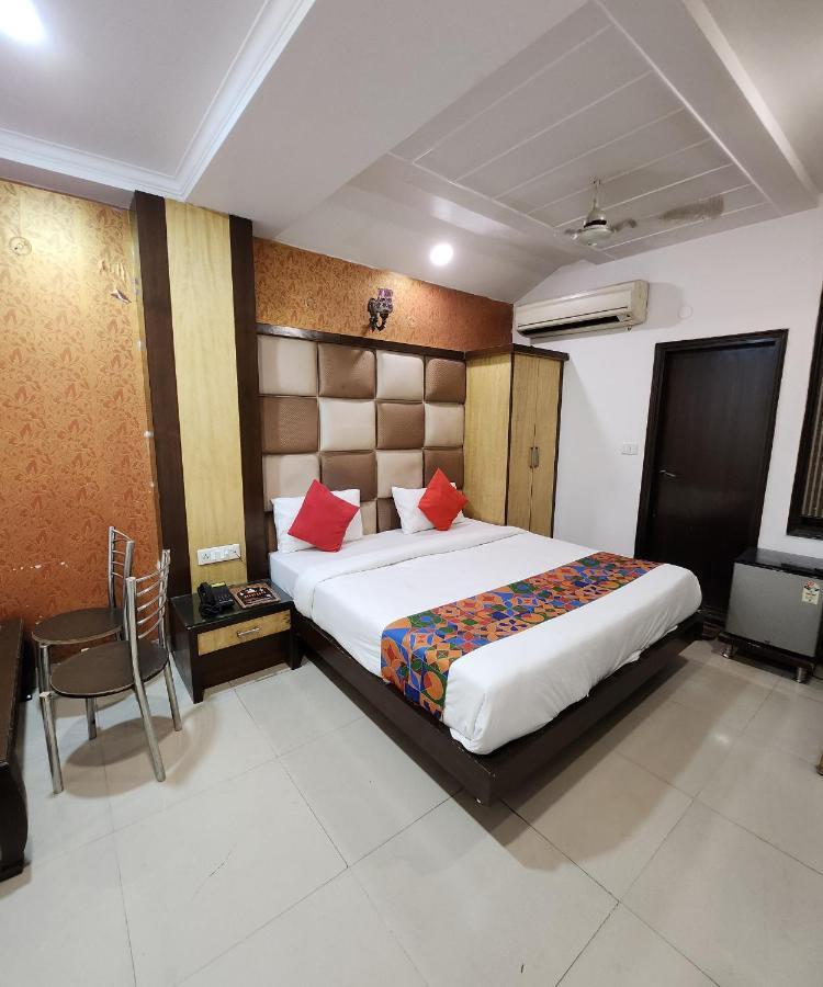 Capital O 6408 Hotel Delhi Heart Нью-Делі Екстер'єр фото